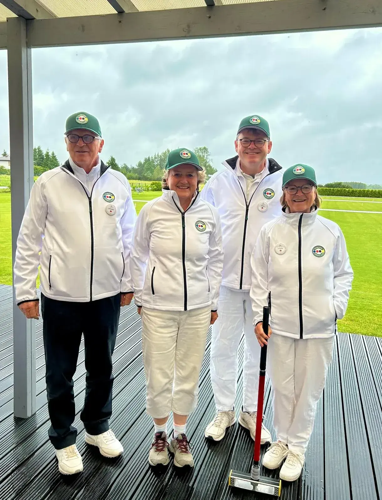 HCC-Mannschaft in Clubjacken